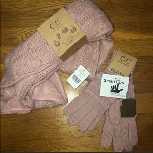 *SOLD* Cable Knit Infinity Scarf & Gloves